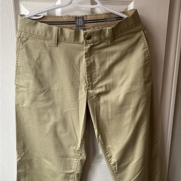 Classic gap khakis 29 x 30 relax fit Pants Trousers Casual - Picture 1 of 2